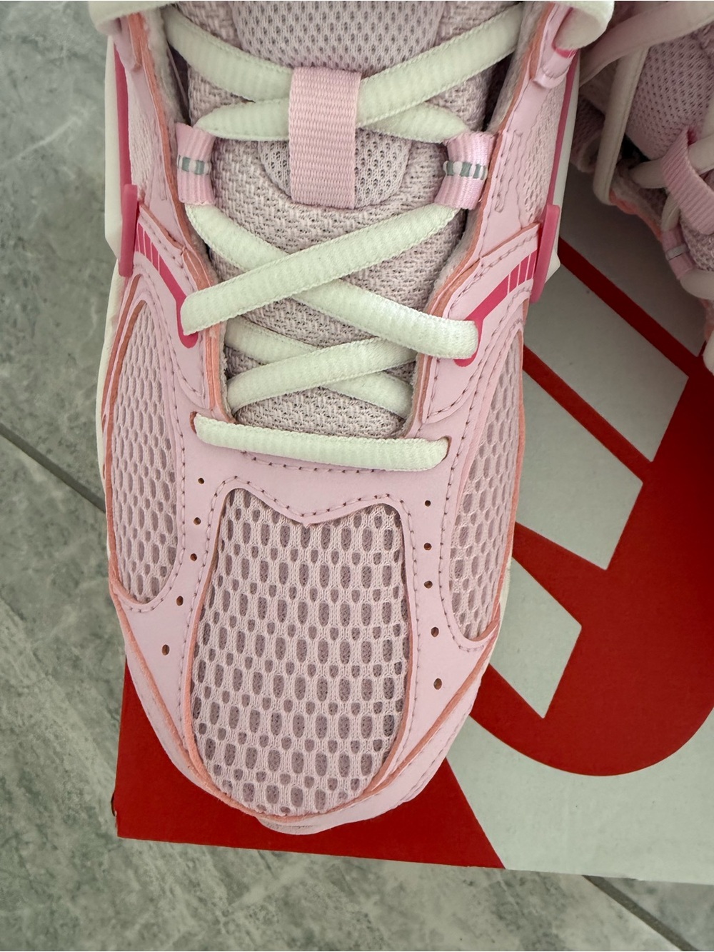 New women’s Sz 7.5, 8 Nike Pink and White Mesh Athletic Sneakers - Picture 3 of 7